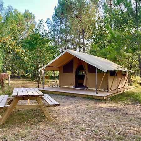 Camping La Kahute - Tente Lodge Au Coeur De La Foret 卡尔康 外观 照片