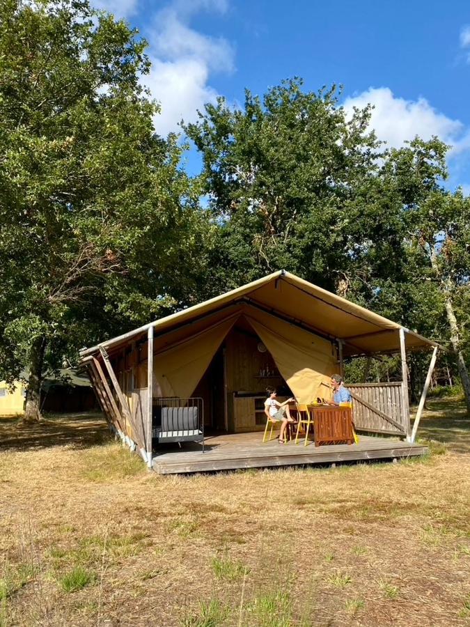 Camping La Kahute - Tente Lodge Au Coeur De La Foret 卡尔康 外观 照片