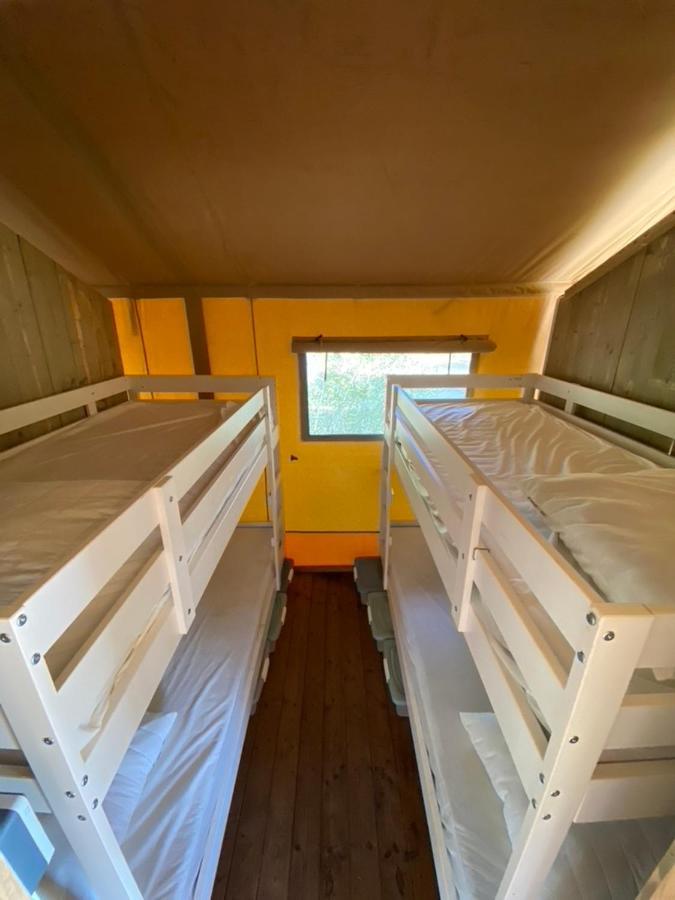 Camping La Kahute - Tente Lodge Au Coeur De La Foret 卡尔康 外观 照片
