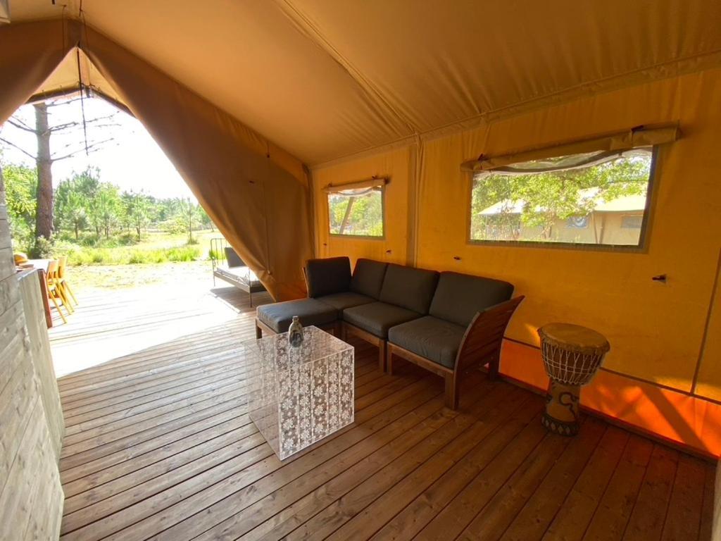 Camping La Kahute - Tente Lodge Au Coeur De La Foret 卡尔康 外观 照片