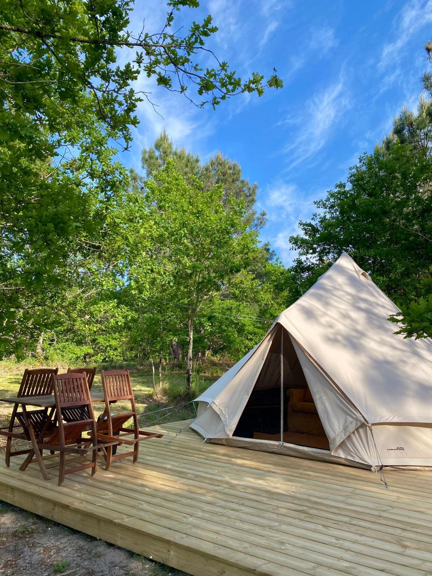 Camping La Kahute - Tente Lodge Au Coeur De La Foret 卡尔康 外观 照片