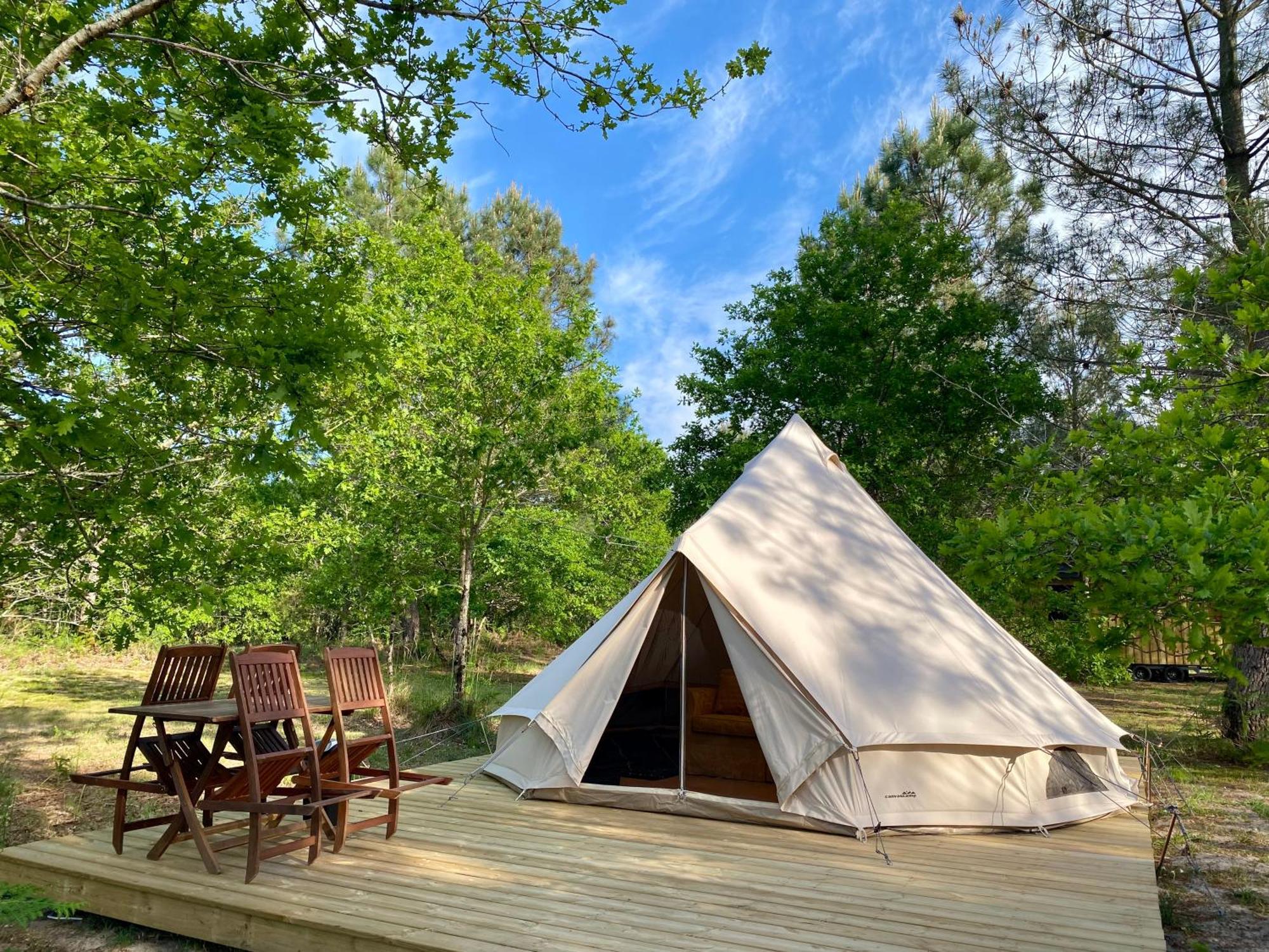 Camping La Kahute - Tente Lodge Au Coeur De La Foret 卡尔康 外观 照片